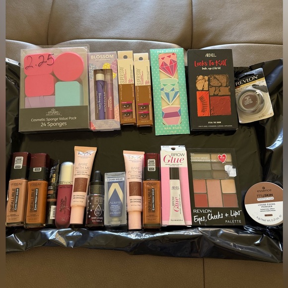 Makeup bundle 5 - Picture 1 of 3